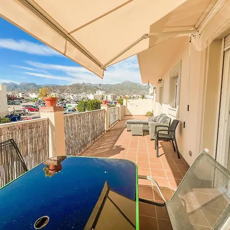 شقة 2-bedroom With Full-length Balcony And Shared Roof Terrace In *