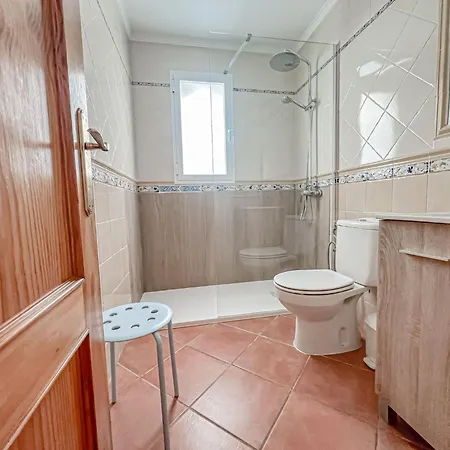Apartment 2-bedroom With Full-length Balcony And Shared Roof Terrace In *