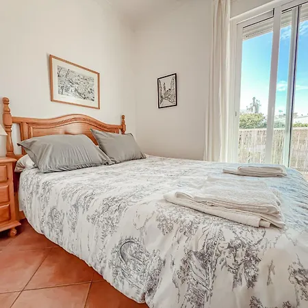 2-bedroom With Full-length Balcony And Shared Roof Terrace In * Nerja