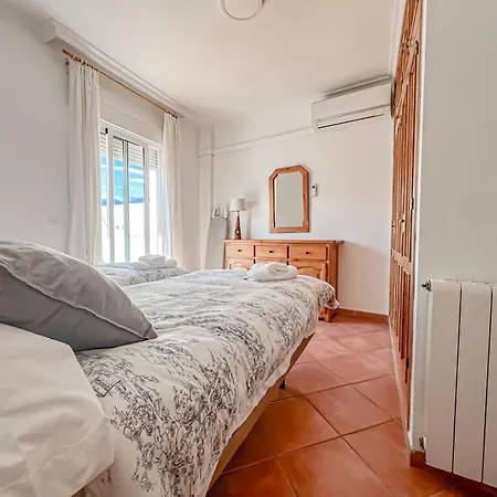 2-bedroom With Full-length Balcony And Shared Roof Terrace In شقة نيرخا